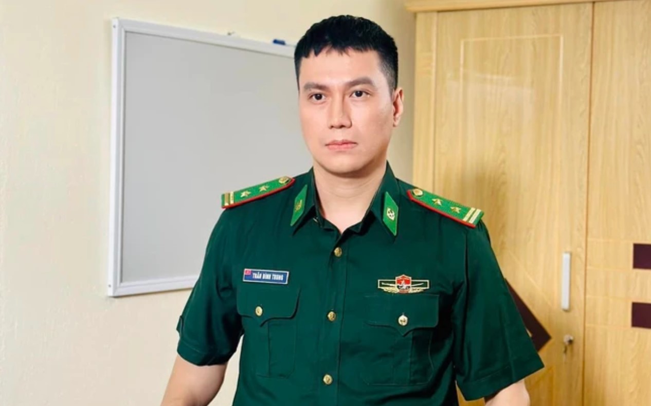 Sau nhiều lần “vào tù ra tội” cuối cùng Việt Anh cũng vào vai Trung tá. Ảnh: Facebook nhân vật