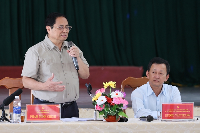 Thủ tướng Phạm Minh Chính phát biểu tại buổi đến thăm trường dân tộc nội trú tại huyện nghèo của Kon Tum. Ảnh: VGP