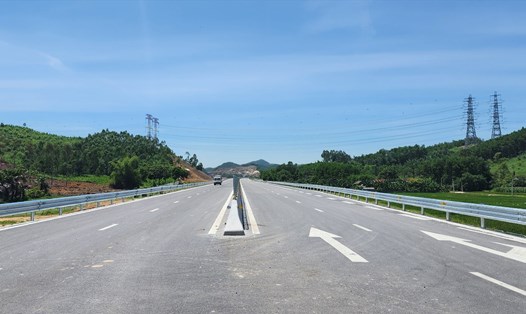 Cao tốc Bắc - Nam đoạn Nghi Sơn  - Diễn Châu chuẩn bị thông xe vào dịp Quốc khánh 2.9.2023. Ảnh: Quang Đại