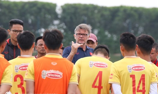 Huấn luyện viên Troussier của đội tuyển Việt Nam. Ảnh: VFF