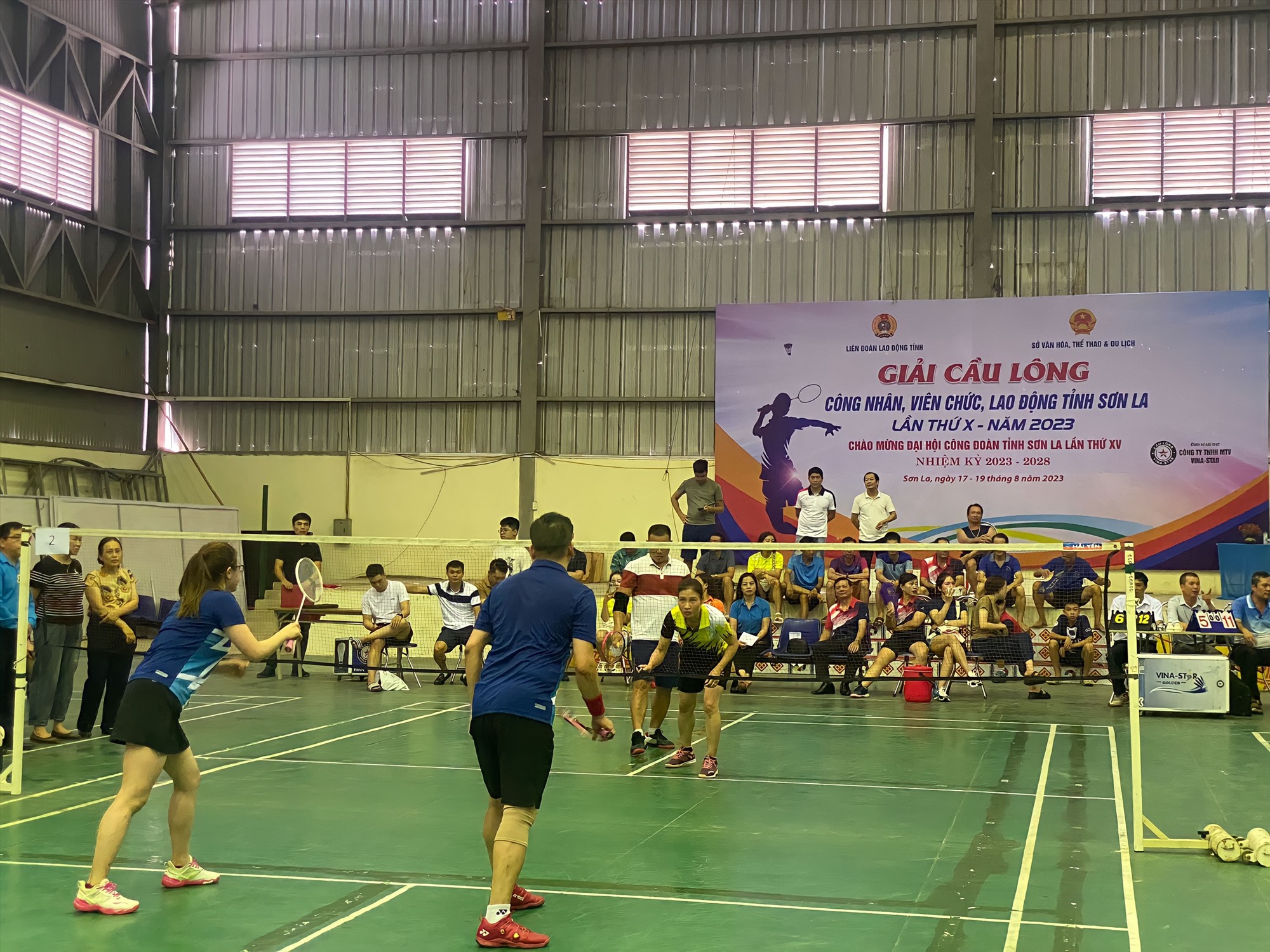 Giải đấu cầu lông được diễn ra trong 3 ngày với đầy kịch tính đến từ các đội thuộc đơn vị CĐ ngành và huyện, thành phố.