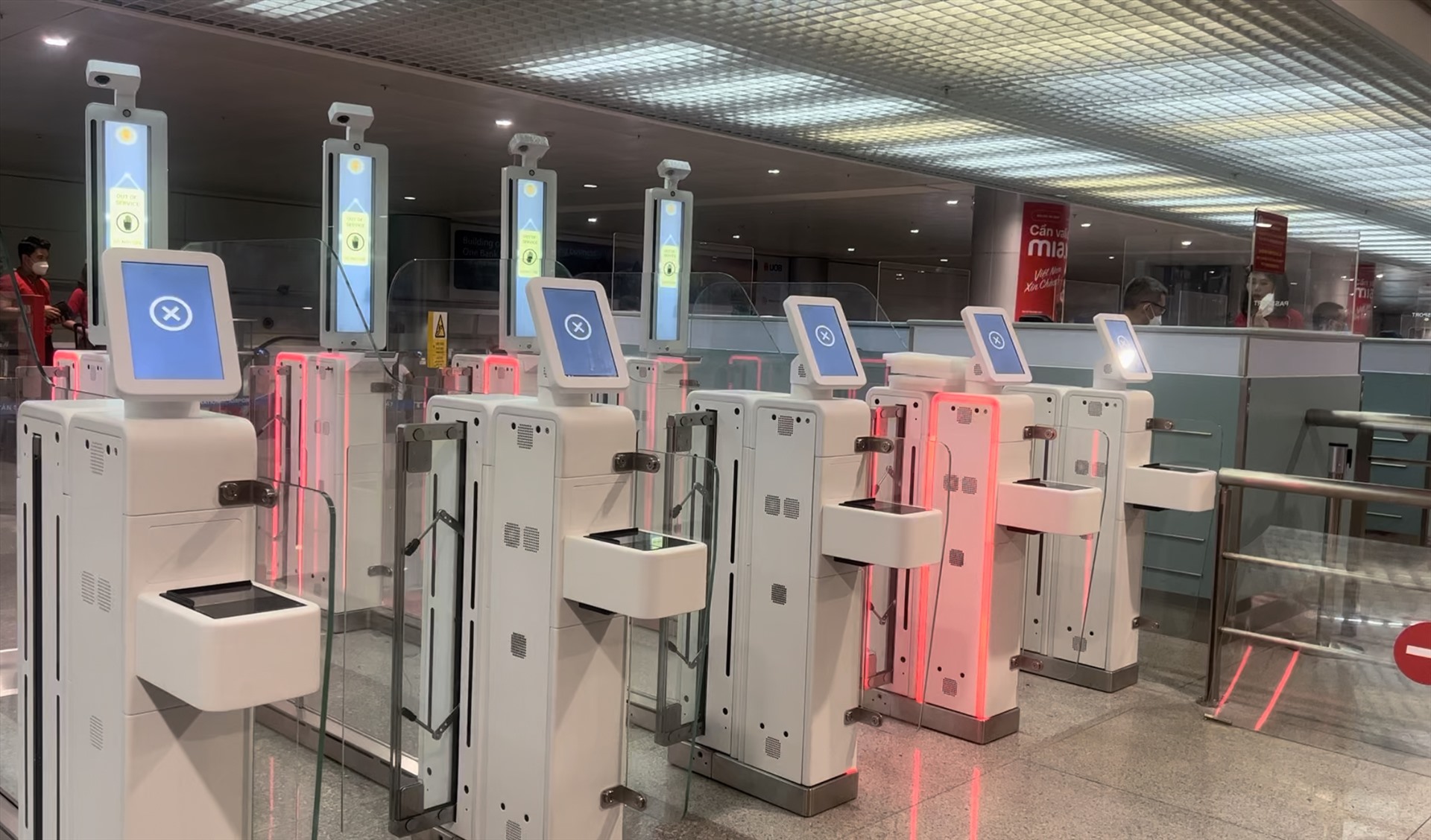 Hệ thống máy móc đã được trang bị tại ga quốc tế sân bay Tân Sơn Nhất từ vài tháng trước. Ảnh: Khánh Linh