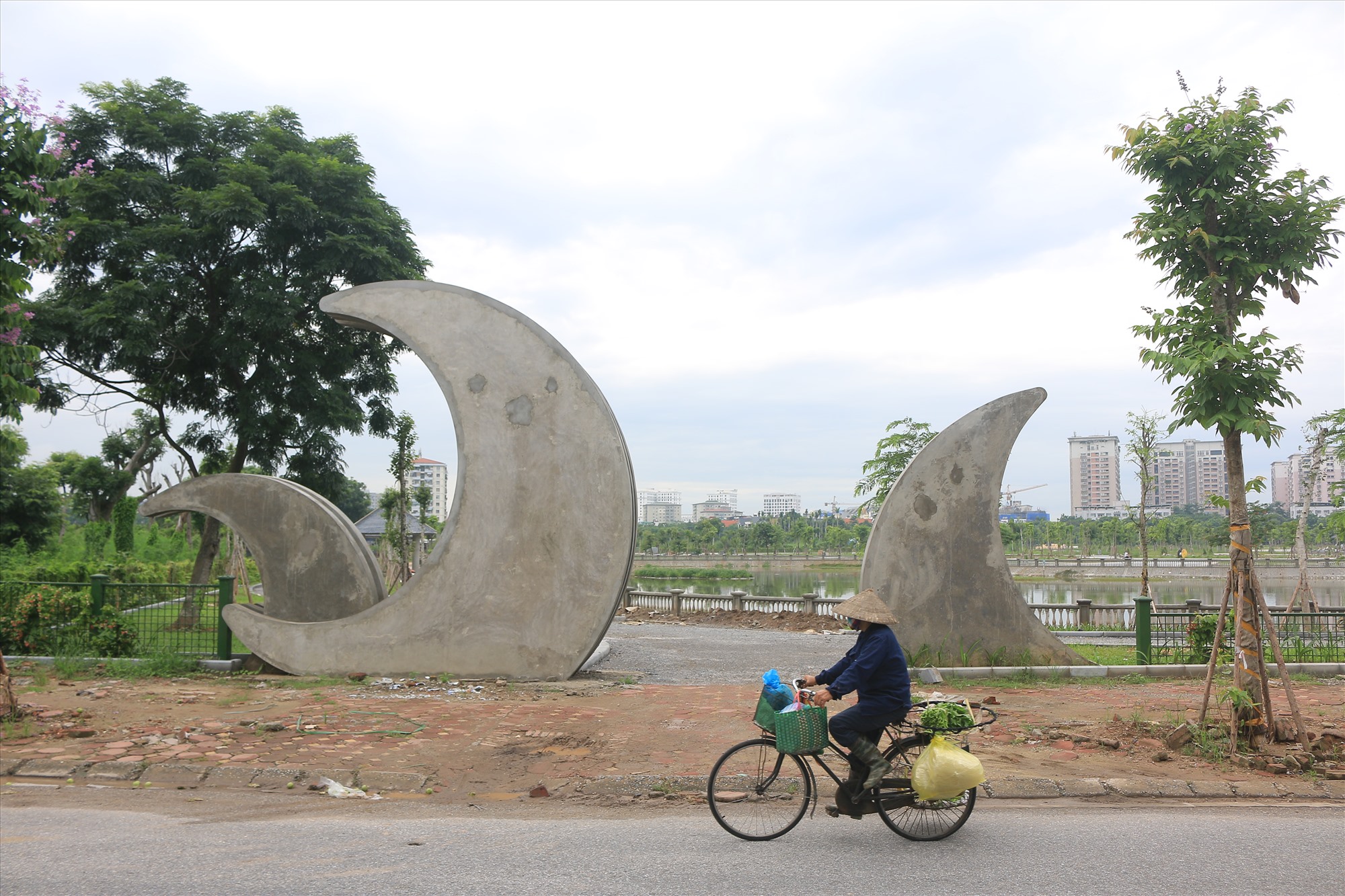 Công viên Khu đô thị Việt Hưng, quận Long Biên nằm trên phố Đoàn Khuê - Vạn Hạnh.