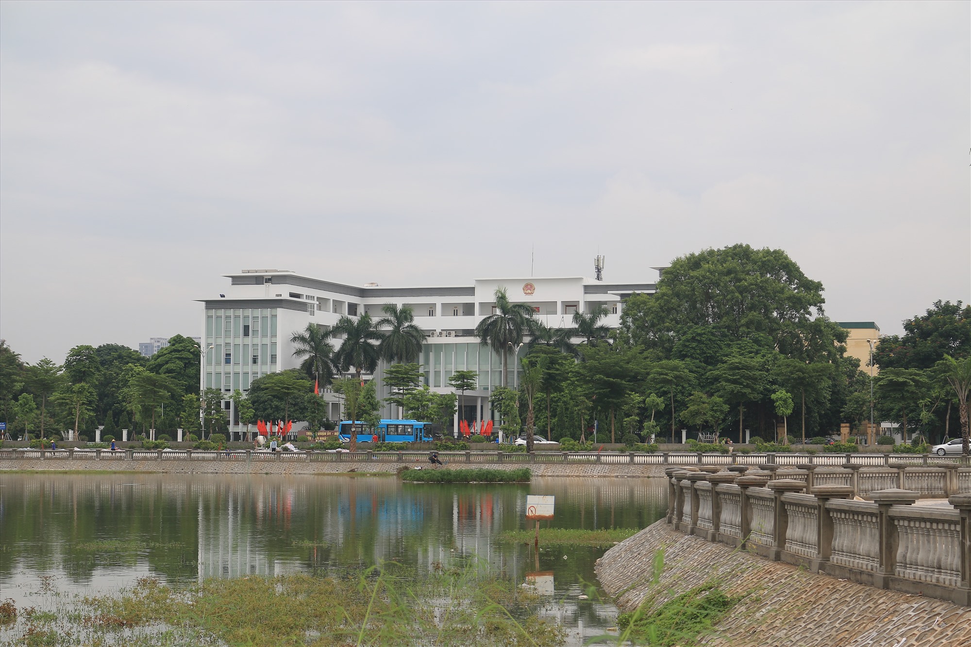 Công viên Khu đô thị Việt Hưng, quận Long Biên nằm trên phố Đoàn Khuê - Vạn Hạnh, đối diện trụ sở Quận ủy, HĐND, UBND quận Long Biên với diện tích hơn 157.000 m2. 