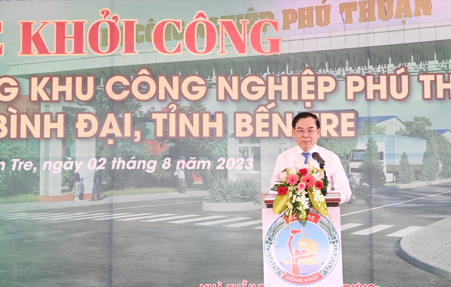 ông Trần Ngọc Tam - Chủ tịch UBND tỉnh Bến Tre - phát biểu chỉ đạo tại buổi lễ khởi công dự án KCN Phú Thuận. Ảnh: Thành Nhân