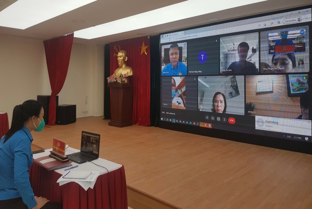 Đồng chí Phạm Thanh Bình, Chủ tịch Công đoàn Y tế Việt Nam điều hành một buổi họp trực tuyến.  Nguồn ảnh: Công đoàn Y tế Việt Nam
