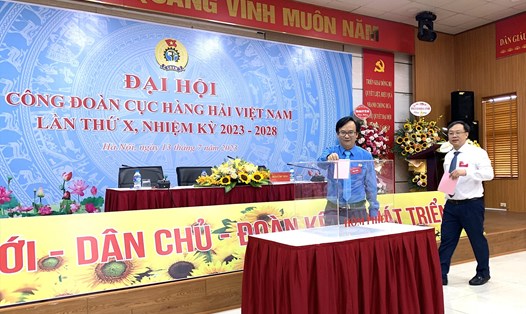 Các đại biểu bầu Ban Chấp hành Công đoàn Cục Hàng hải Việt Nam. Ảnh: Văn Quyết