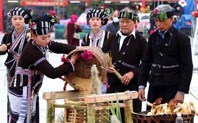 Trích đoạn Lễ hội "Mừng cơm mới" của dân tộc Lự, tỉnh Lai Châu. Ảnh: TTXVN