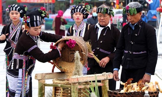 Trích đoạn Lễ hội "Mừng cơm mới" của dân tộc Lự, tỉnh Lai Châu. Ảnh: TTXVN