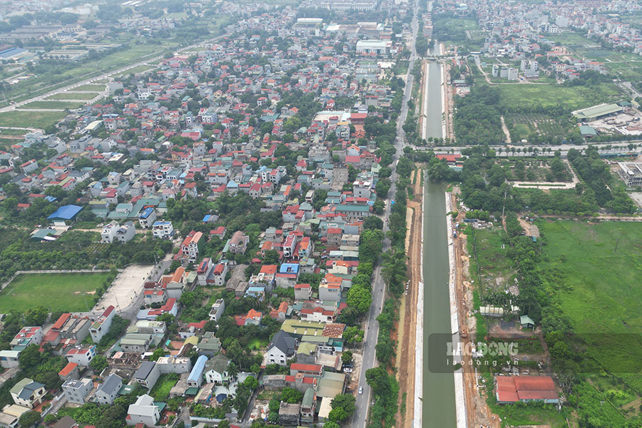 Theo tờ trình được phê duyệt, quận Đông Anh khi được thành lập sẽ dựa trên cơ sở nguyên trạng diện tích tự nhiên 185km2, dân số 437.000 người và 24 xã, thị trấn hiện có. Đông Anh được định hướng phát triển thành trung tâm công nghiệp công nghệ cao, dịch vụ, tài chính, thương mại và giao dịch quốc tế khu vực bắc sông Hồng, đóng vai trò động lực phát triển ở phía bắc Thủ đô.