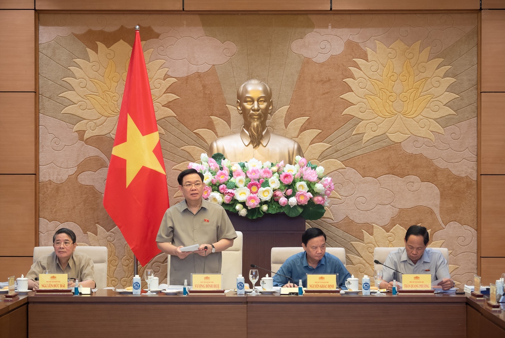 Xem xét hỗ trợ người dân tiền thuê nhà trong thời gian chờ tái định cư