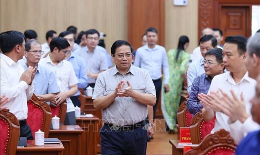 Thủ tướng Phạm Minh Chính làm việc với lãnh đạo chủ chốt tỉnh Kon Tum. Ảnh: TTXVN