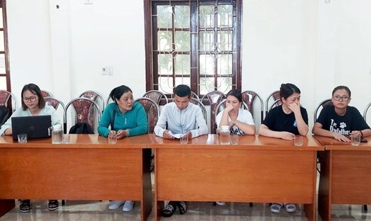 Nhóm Bông hồng đen tại buổi làm việc với UBND phường Hải Sơn liên quan việc cho tiền để lấy mẫu máu của học sinh xét nghiệm. Nguồn ảnh: Tuyên giáo quận Đồ Sơn