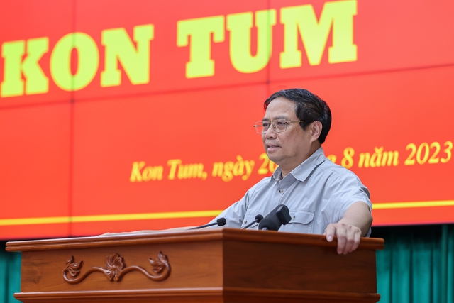 Thủ tướng Phạm Minh Chính phát biểu kết luận buổi làm việc với Ban Thường vụ Tỉnh ủy Kon Tum. Ảnh: VGP