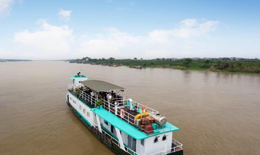 Nghỉ lễ 2.9, du khách có thể trải nghiệm đi thuyền trên sông Hồng. Ảnh: Sông Hồng tourist