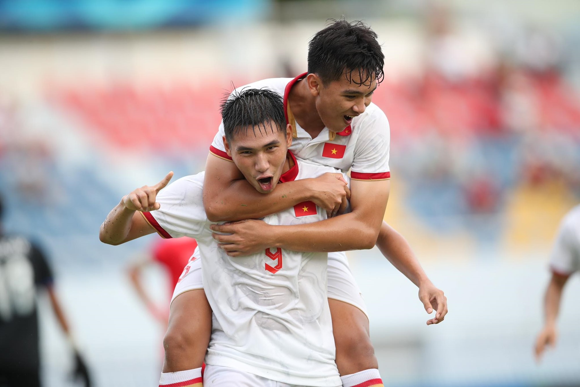 Cầu thủ U23 Việt Nam dành phút tưởng nhớ 3 thành viên Hoàng Anh Gia Lai