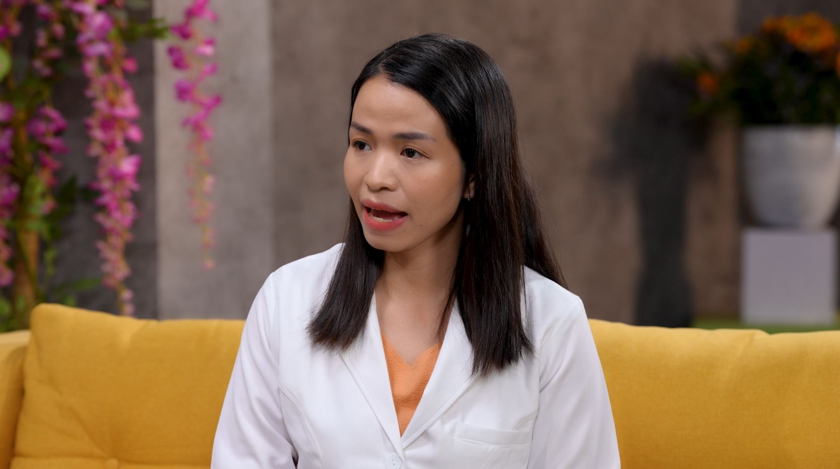 Bác sĩ khuyến cáo cha mẹ không nên xem thường bệnh tay chân miệng ở trẻ. Ảnh: Bee