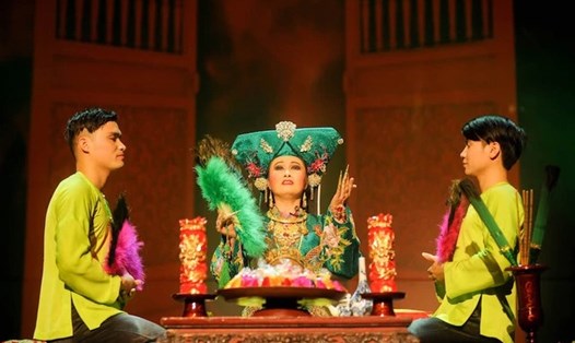 Hình ảnh trong vở diễn "Tứ phủ" của đạo diễn Việt Tú. Ảnh: Ban tổ chức