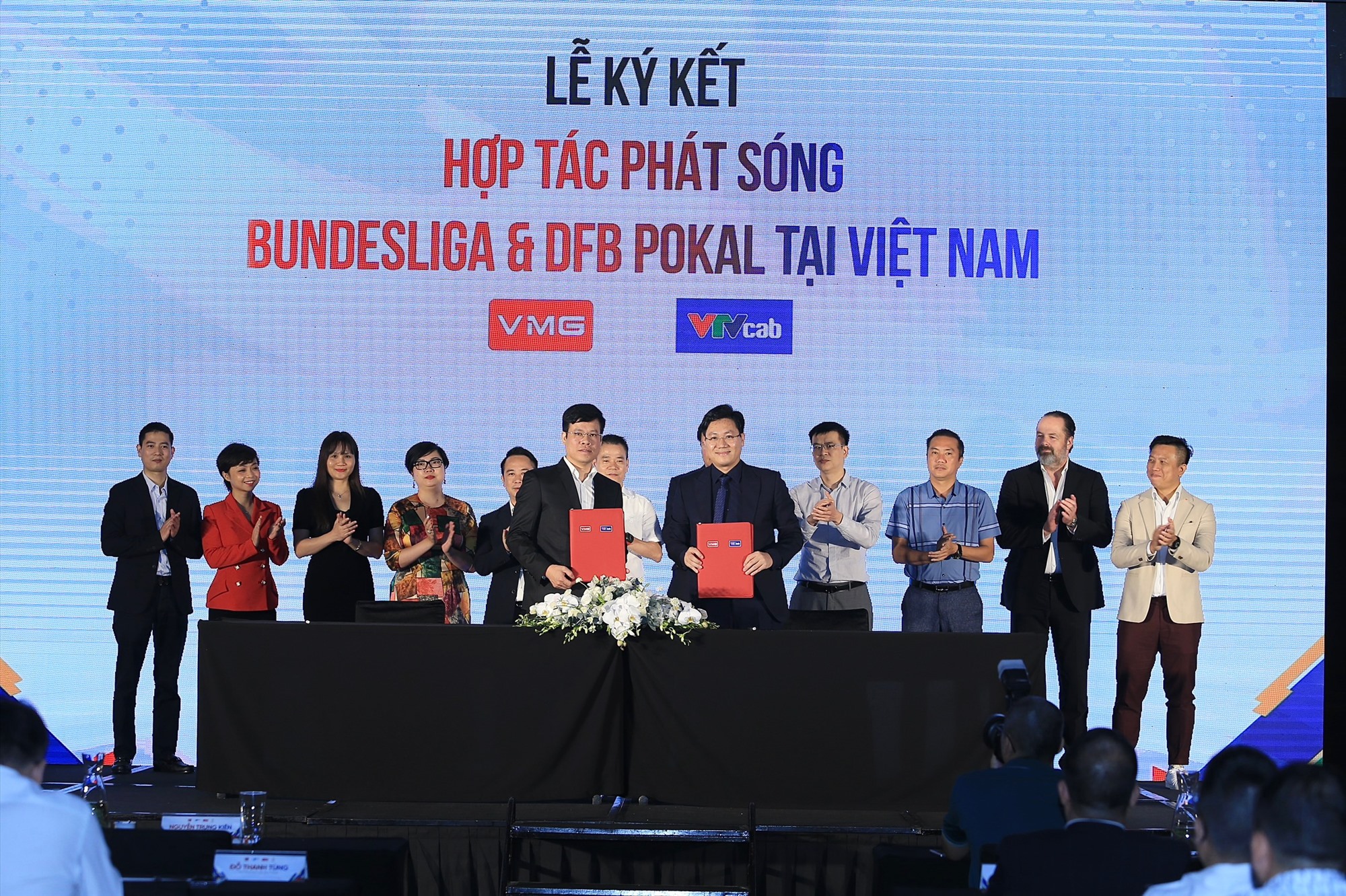 Lễ kí kết hợp tác phát sóng giải Bundesliga và Cúp Quốc gia tại Việt Nam. Ảnh: Đức Cường