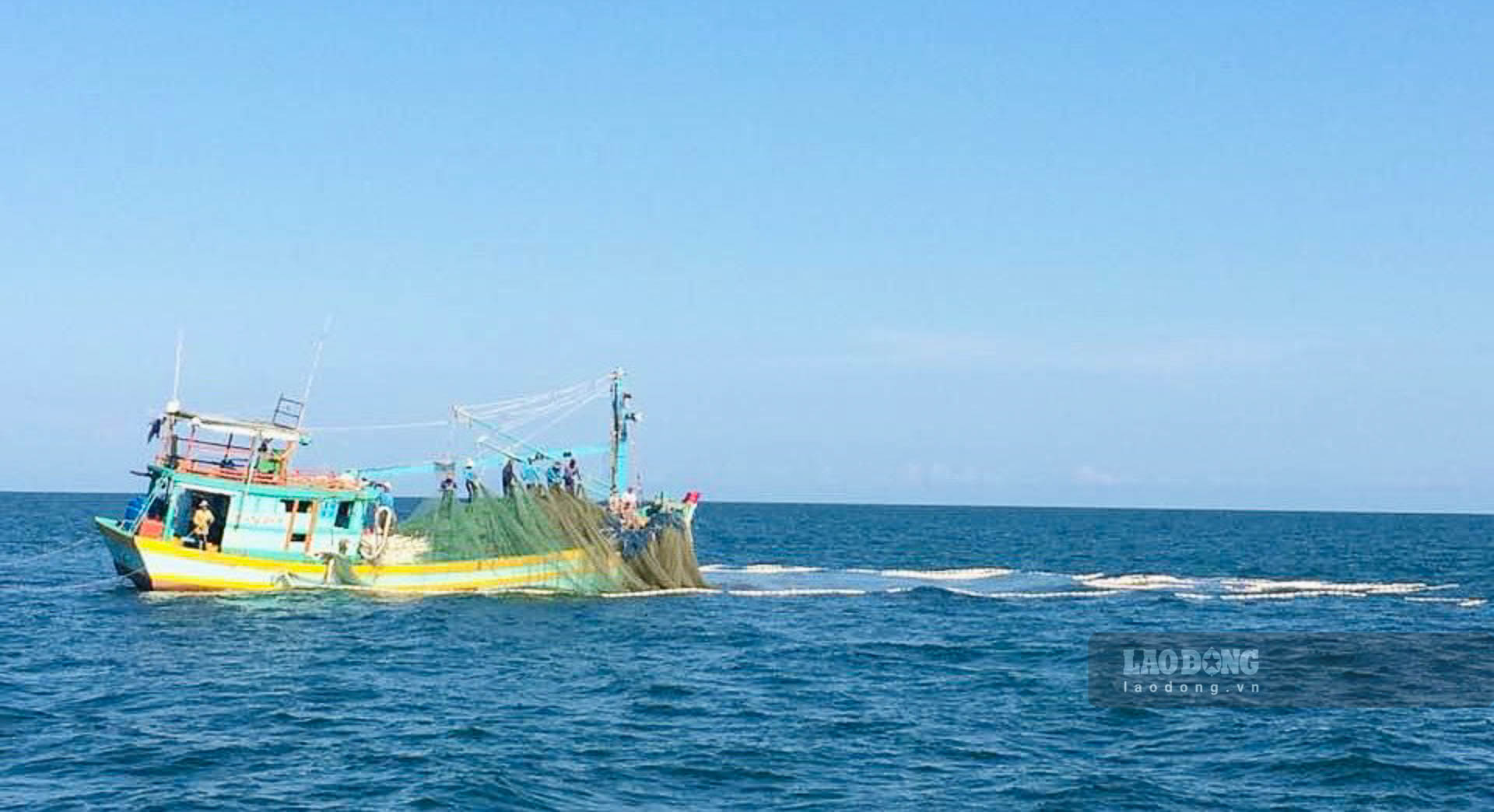 Ngư dân khai thác tại ngư trường biển Sóc Trăng. Ảnh: Phương Anh