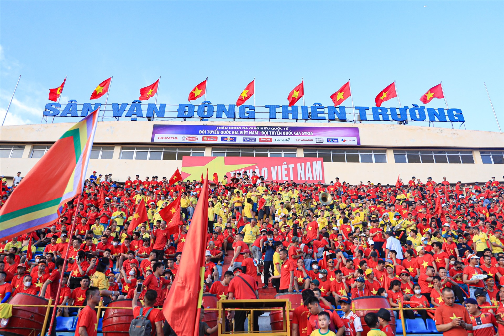 Sân Thiên Trường trong trận đấu giữa đội tuyển Việt Nam và Syria tháng 6 vừa qua. Ảnh: Minh Dân