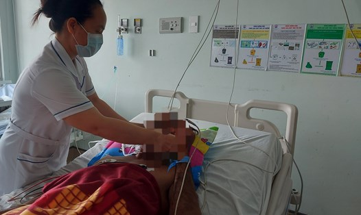 Bệnh nhân đang điều trị tại Bệnh viện Đa khoa tỉnh Kiên Giang. Ảnh: Nguyên Anh