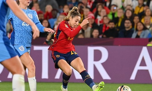 Olga Carmona nhận tin cha qua đời sau khi ghi bàn duy nhất giúp tuyển nữ Tây Ban Nha vô địch World Cup nữ 2023. Ảnh: FIFA