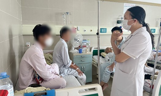 Nam thanh niên phải điều trị tại Bệnh viện Bạch Mai vì hút thuốc lá điện tử. Ảnh: BVCC
