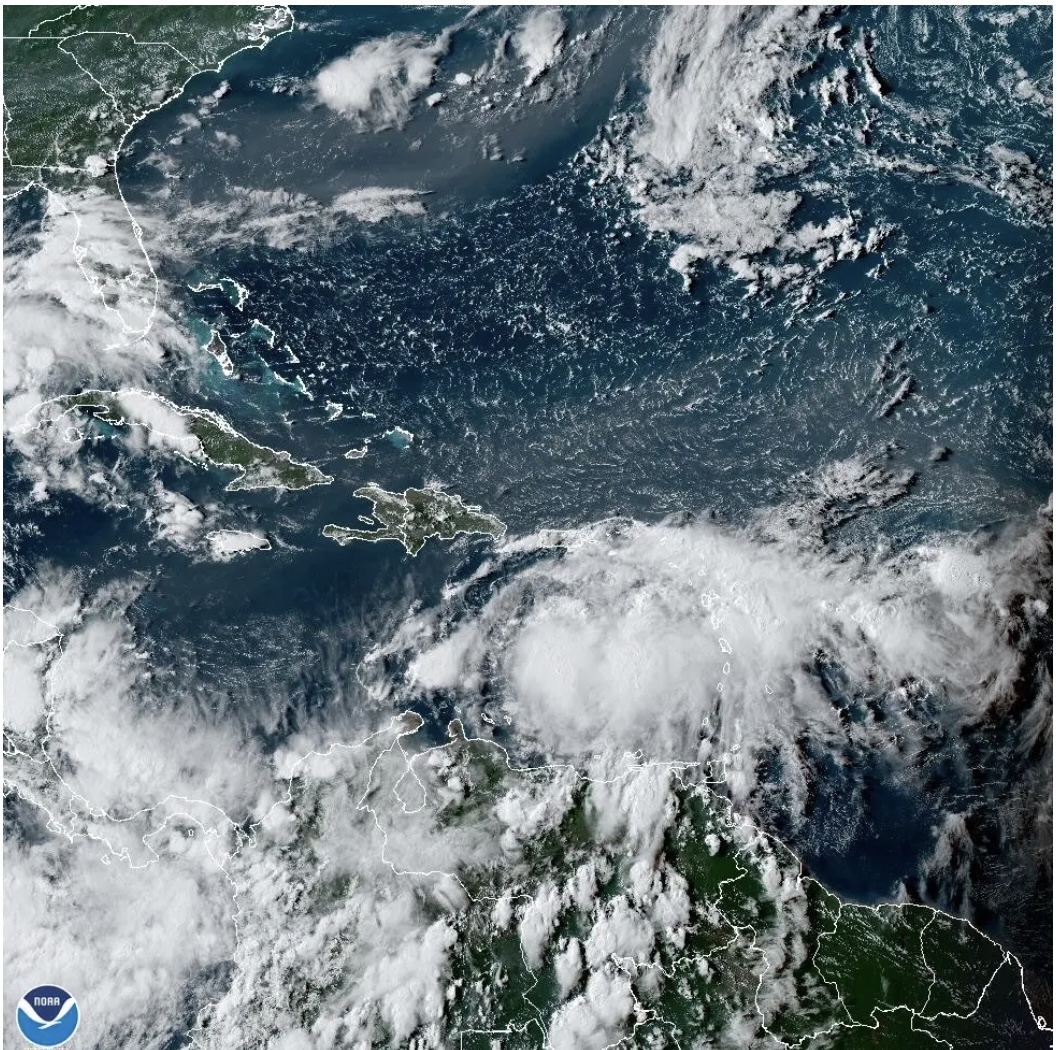 Bão nhiệt đới Franklin đã trở thành cơn bão được đặt tên thứ 2 hình thành trong vài giờ trong ngày 20.8 ở Đại Tây Dương. Ảnh: NOAA