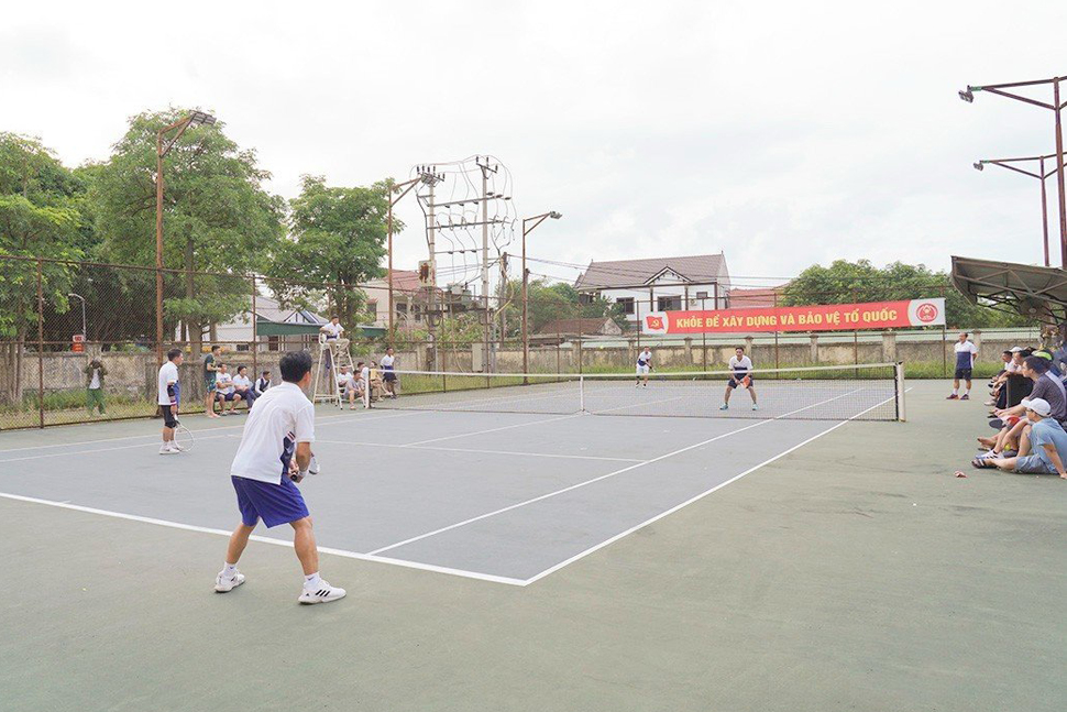 Một trần đấu tại Giải Quàn vợt Nghi Xuân năm 2023 vừa được tổ chức. Ảnh: Xuân Truyền.