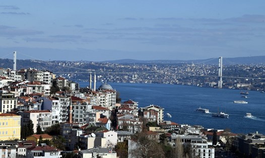 Eo biển Bosphorus Strait ở Istanbul, Thổ Nhĩ Kỳ. Ảnh: Xinhua