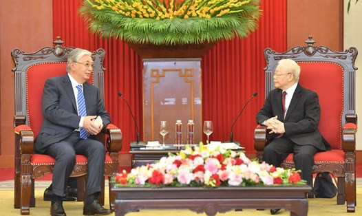 Tổng Bí thư Nguyễn Phú Trọng và Tổng thống Cộng hòa Kazakhstan Kassym-Jomart Tokayev. Ảnh: Hải Nguyễn