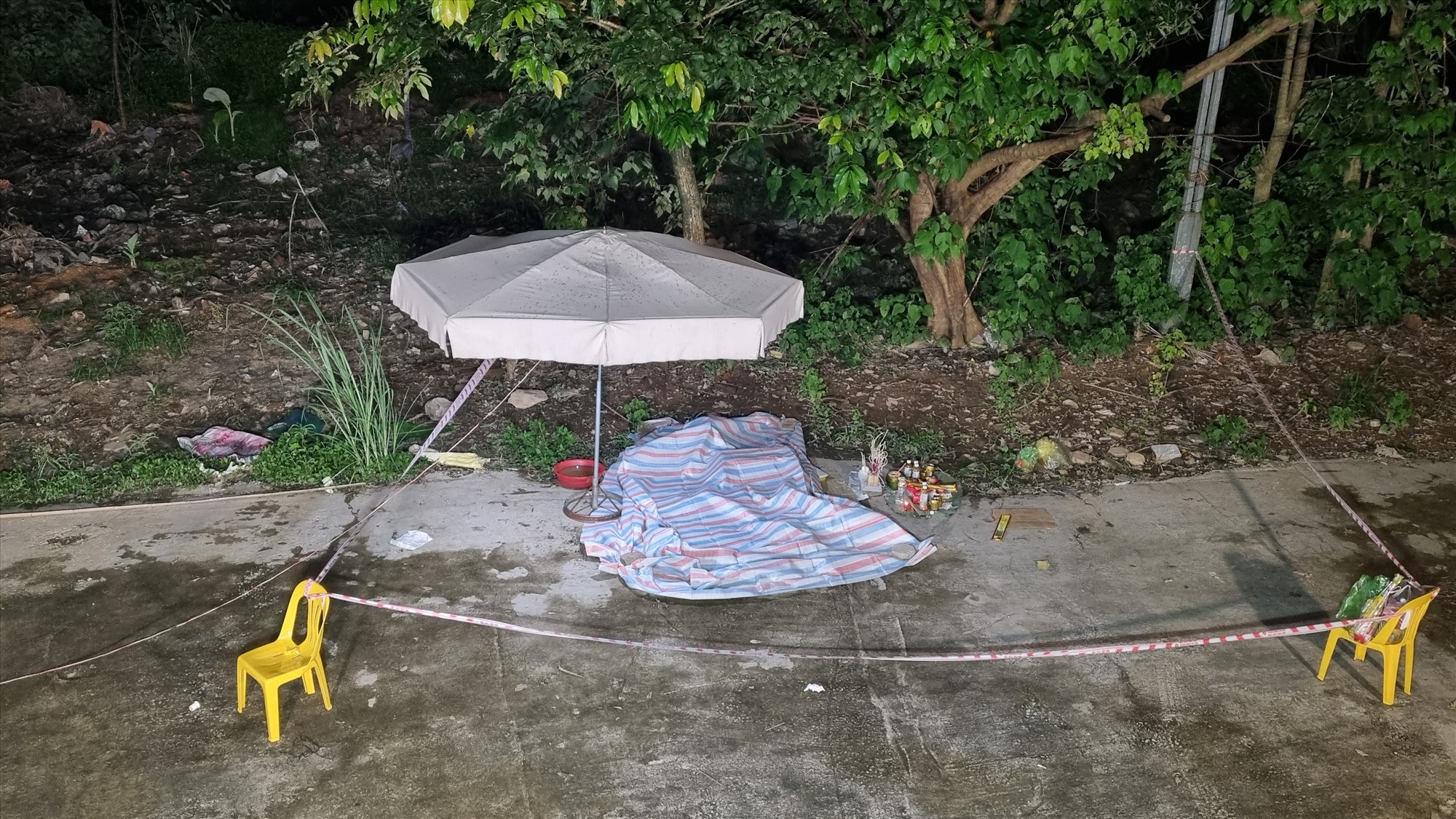 Phát hiện bộ hài cốt phía sau quảng trường tại Thái Nguyên. Ảnh : Phùng Minh