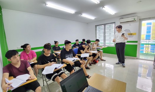 Trợ giảng lớp học tiếng Anh IELTS 17 tuổi Nguyễn Phạm Hùng Khánh. Ảnh: Ngọc Minh