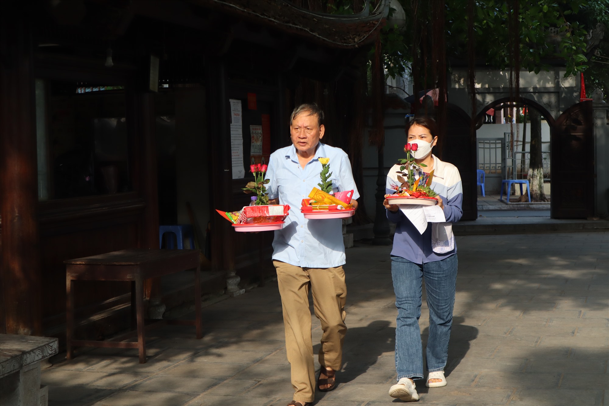 Nhân ngày 7.7, ngày lễ Thất Tịch, ngay từ nhiều bạn trẻ tại Hà Nội nô nức kéo nhau đến cầu duyên tại chùa Hà, Cầu Giấy.