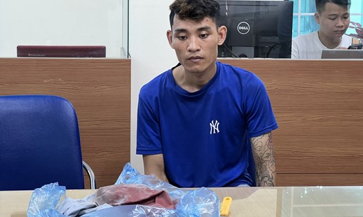 Phạm Văn Mạnh, đối tượng cứa cổ tài xế taxi để cướp tài sản bị bắt giữ sau 7 giờ gây án. Ảnh: Nguyễn Hải