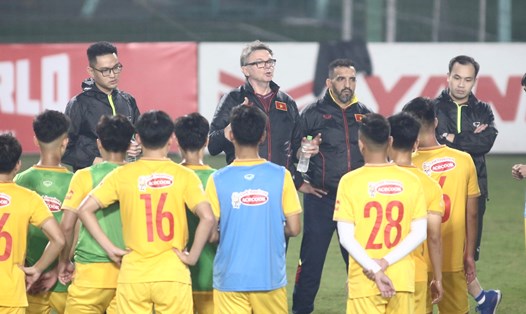 Huấn luyện viên Troussier dẫn dắt U23 Việt Nam dự vòng loại U23 châu Á 2024. Ảnh: VFF