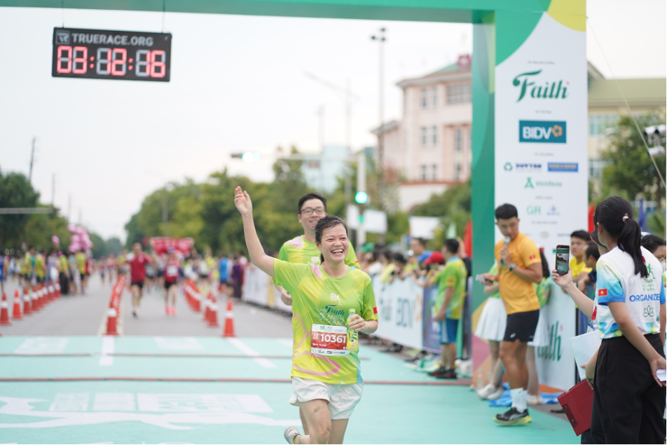 Tại giải chạy, Faith giúp các vận động viên tiếp khoáng, tiếp sức hiệu quả, nhanh chóng phục hồi, giữ được sức bền. Nguồn ảnh: Tạp chí Nông thôn Việt