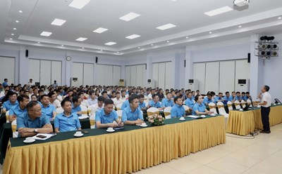 Tập huấn nghiệp vụ cho 224 cán bộ từ tổ trưởng công đoàn trở lên. Ảnh: CĐ than Hòn Gai