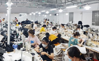 Không có nhiều công nhân lao động trực tiếp làm được đến 55 - 60 tuổi. Ảnh minh hoạ: Mạnh Cường