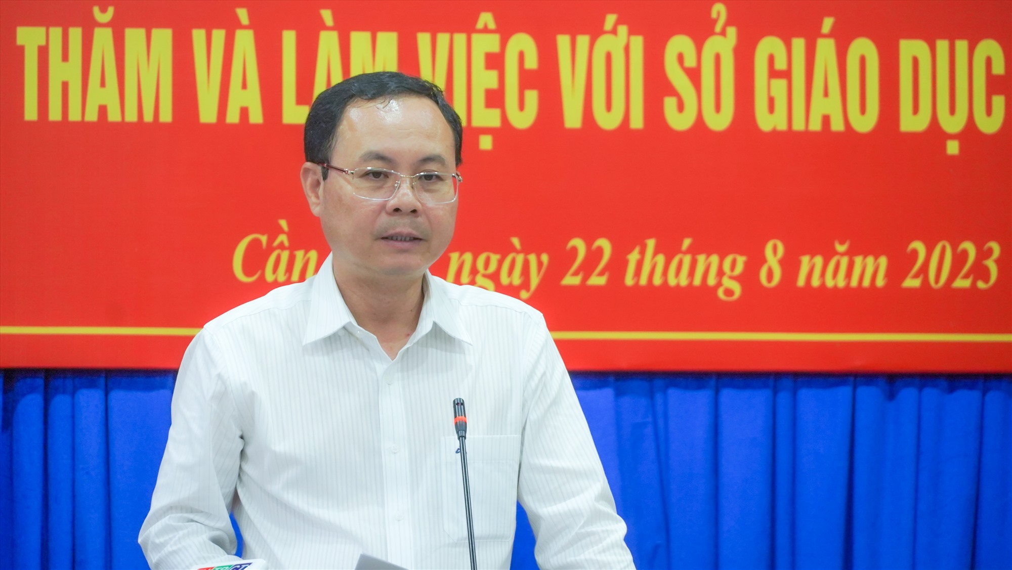 Bí thư Thành ủy Cần Thơ Nguyễn Văn Hiếu phát biểu tại buổi làm việc với Sở GD&ĐT TP. Ảnh: Tạ Quang
