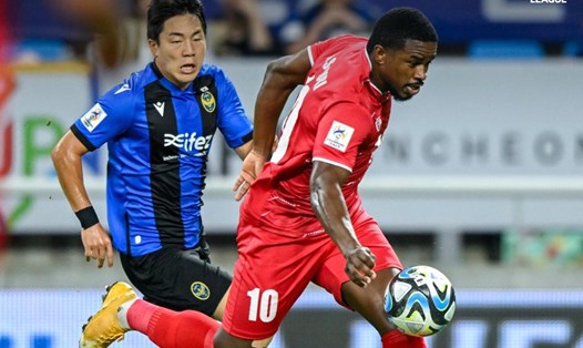 Câu lạc bộ Hải Phòng (đỏ) gặp Incheon United ở trận play-off AFC Champions League. Ảnh: AFC