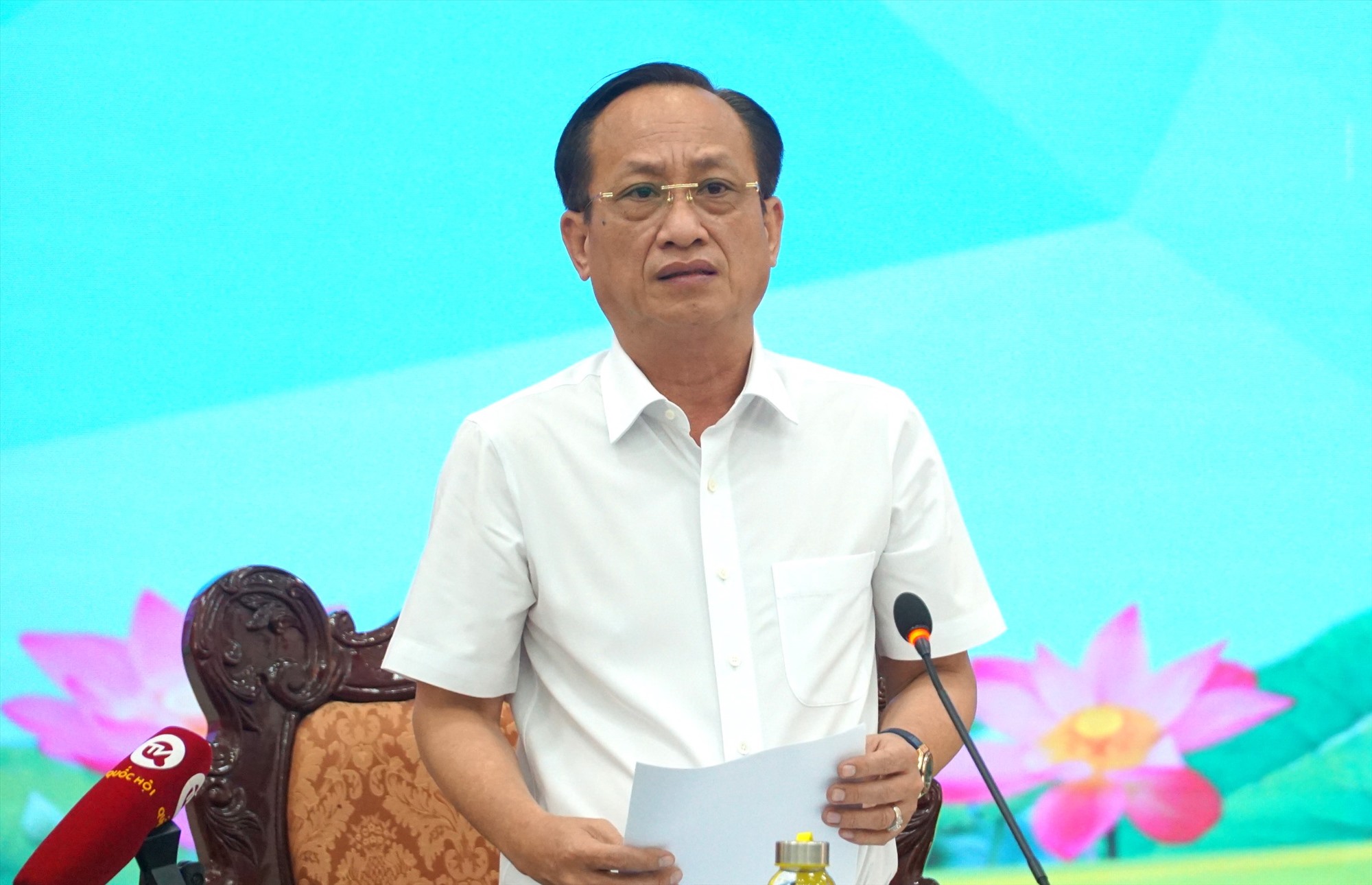 Chủ tịch UBND tỉnh Bạc Liêu Phạm Văn Thiều trong một cuộc chủ trì cung cấp thông tin cho báo chí. Ảnh: Nhật Hồ