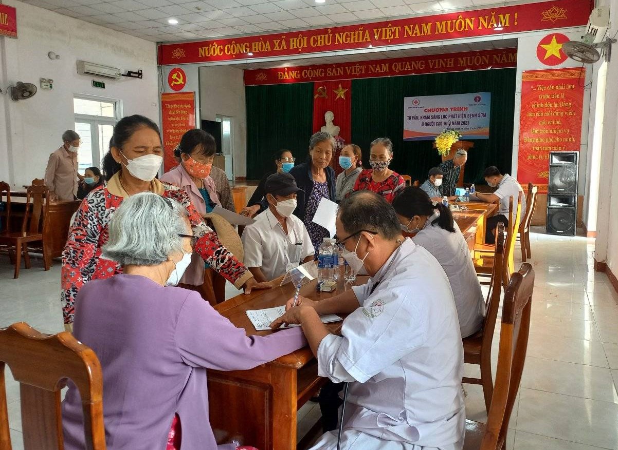 Quảng Nam hiện có 7,5 bác sĩ/vạn dân, thấp hơn mức bình quân chung cả nước năm 2022 (11 bác sĩ/vạn dân). Ảnh Hoàng Bin