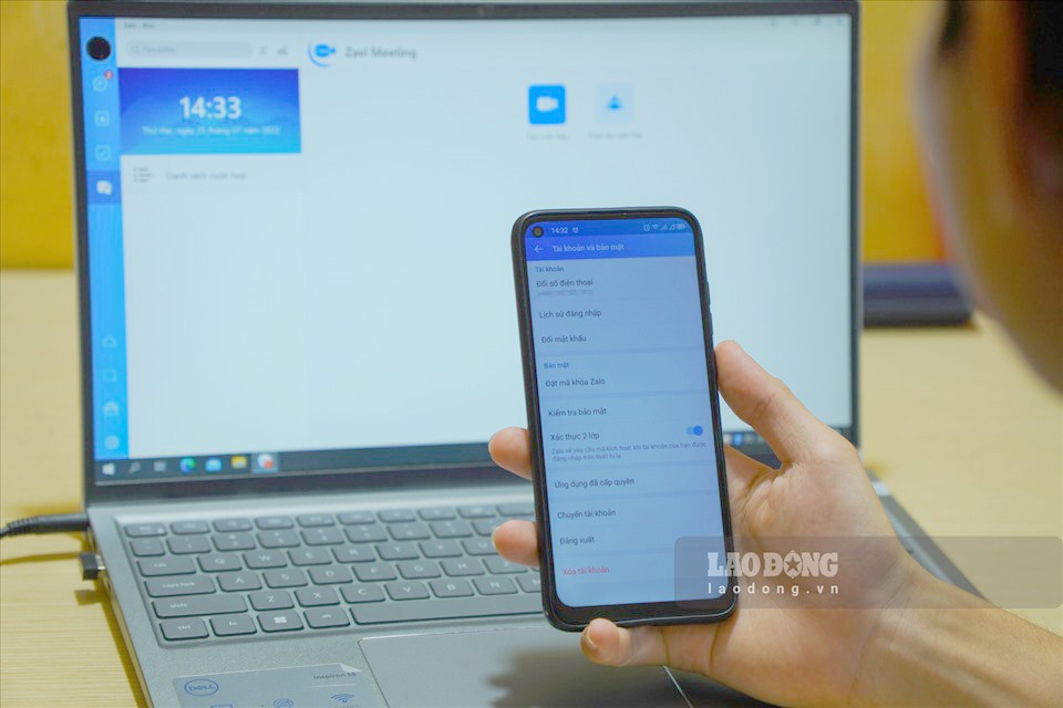 Các công đoàn có thể gắn kết người lao động thông qua các hoạt động trực tuyến. Ảnh: Vân Trườn