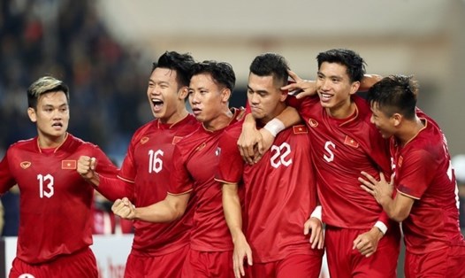 Đội tuyển Việt Nam thi đấu giao hữu với các đội bóng mạnh. Ảnh: VFF