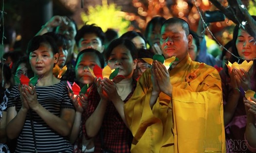Lễ Vu Lan là dịp thể hiện văn hóa hiếu nghĩa của người dân Việt Nam. Ảnh: Tô Thế