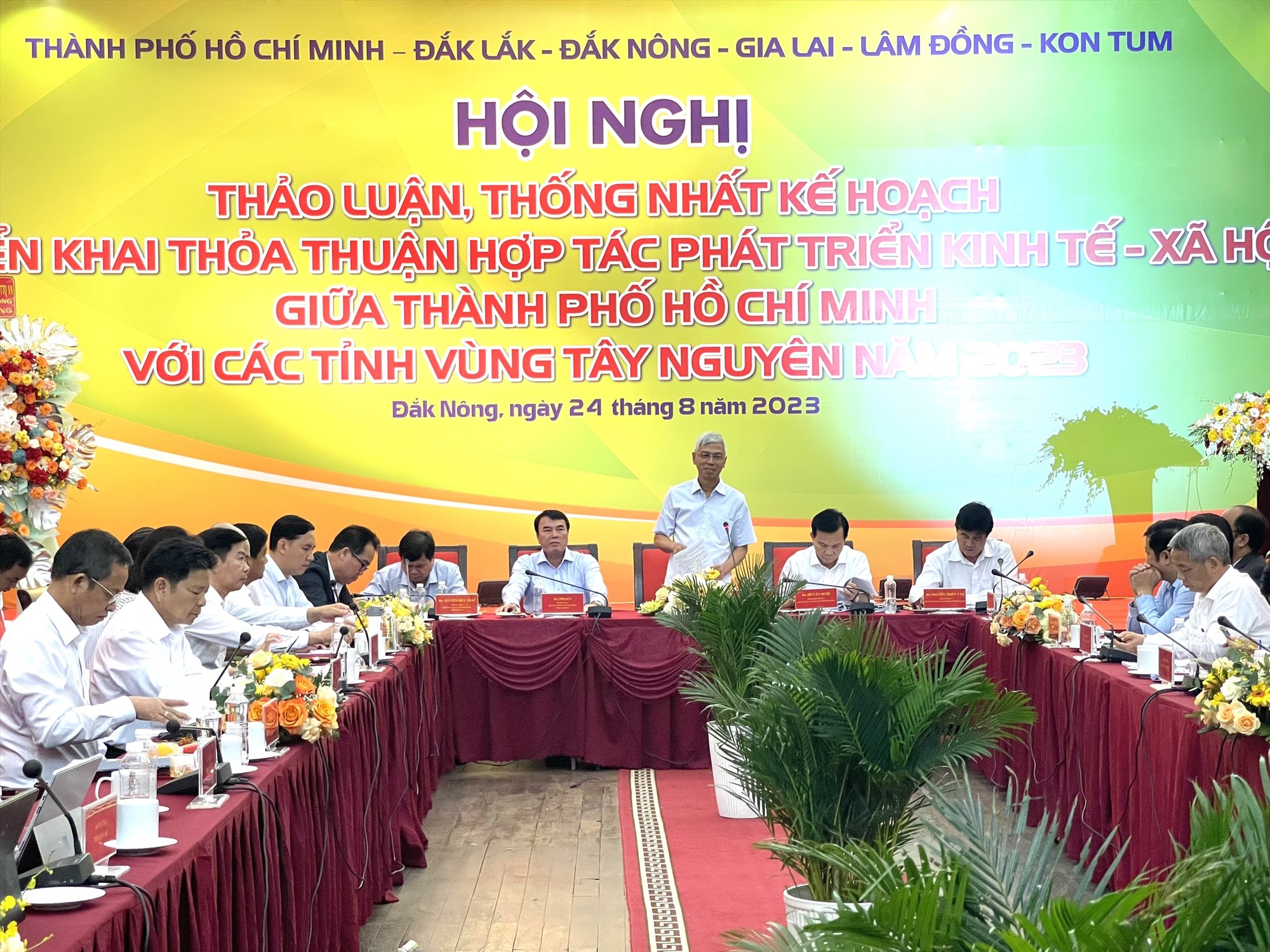 Hội nghị thảo luận, thống nhất kế hoạch triển khai thỏa thuận hợp tác phát triển kinh tế - xã hội giữa TP Hồ Chí Minh với các tỉnh vùng Tây Nguyên. Ảnh: Mai Hương