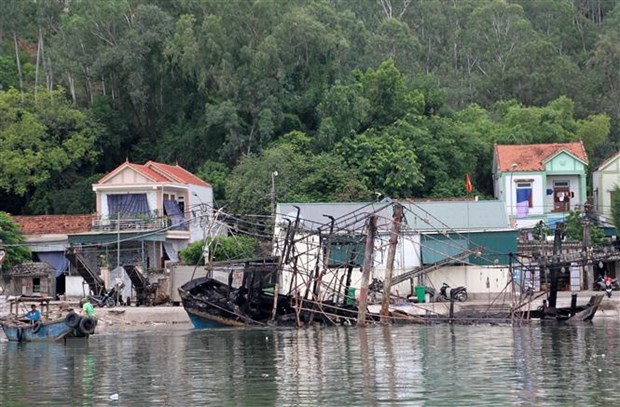 Trước đó ngày 28.7, vụ cháy  khiến 5 tàu cá của ngư dân ở Lạch Quèn, Quỳnh Lưu (Nghệ An) bị thiêu rụi. Ảnh: Quỳnh Trang