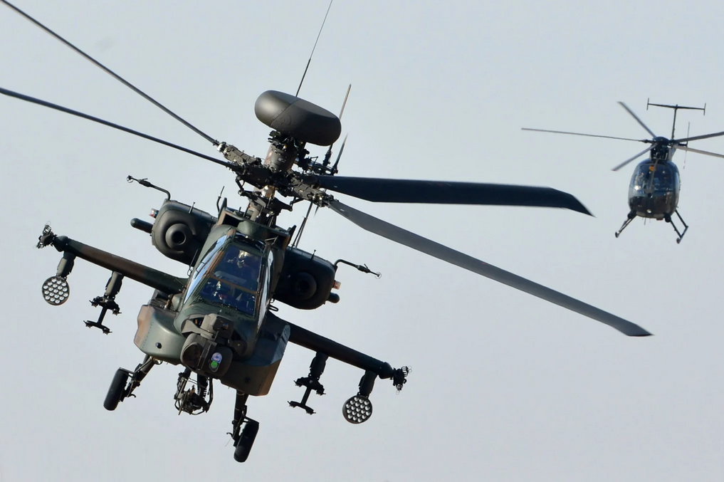 Ba Lan mua 96 trực thăng chiến đấu AH-64E Apache do hãng Boeing (Mỹ) sản xuất. Ảnh: AFP